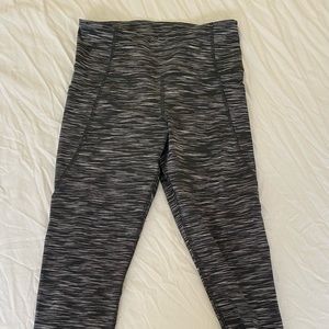 Old Navy 7/8 cropped pocket leggings
